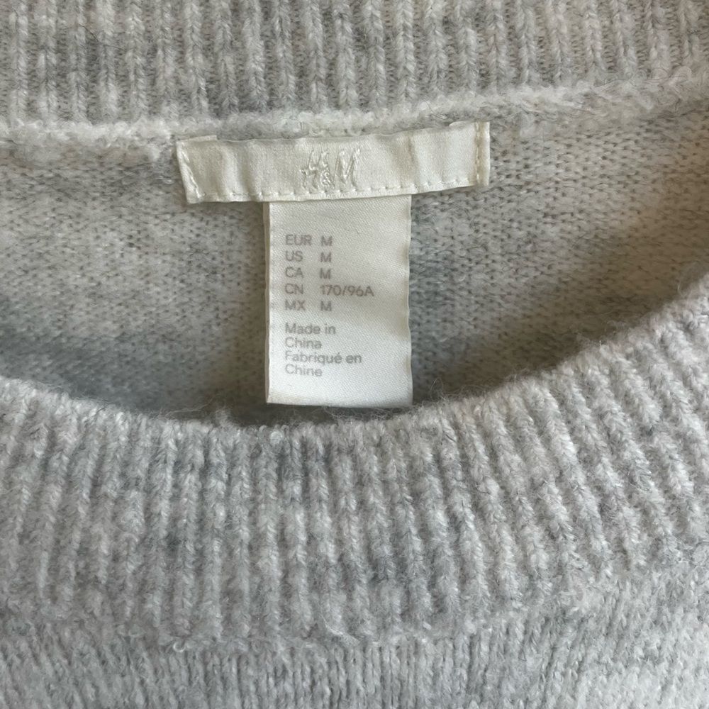 H&M LOVE Gray Sequin Pearl Beaded Crewneck Sweater Women’s Medium - Picture 4 of 10